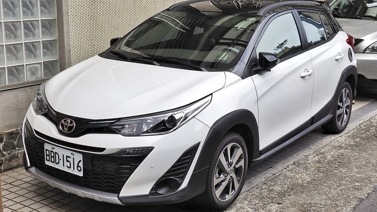 YARIS-CROSS